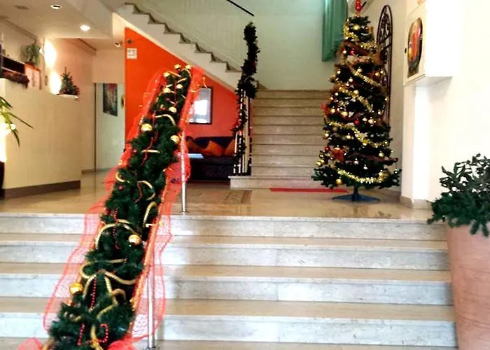 嘉莱士里米尼酒店 3* 里米尼