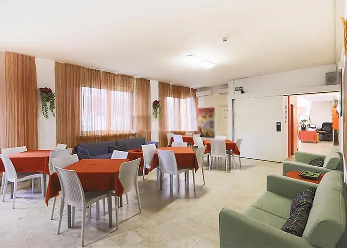 嘉莱士里米尼酒店